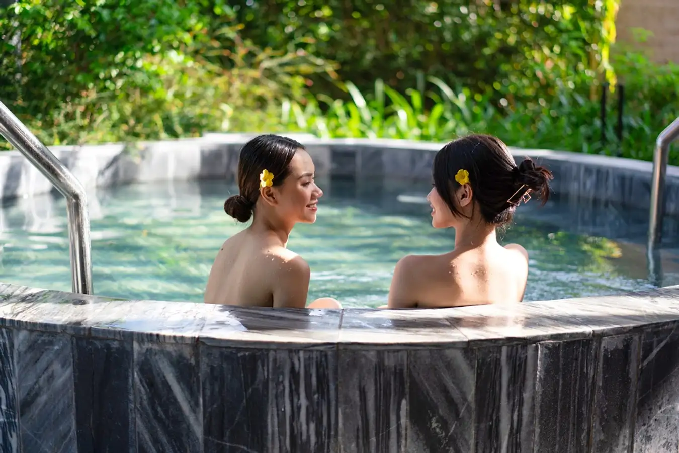 Tắm khoáng nóng tại Onsen house